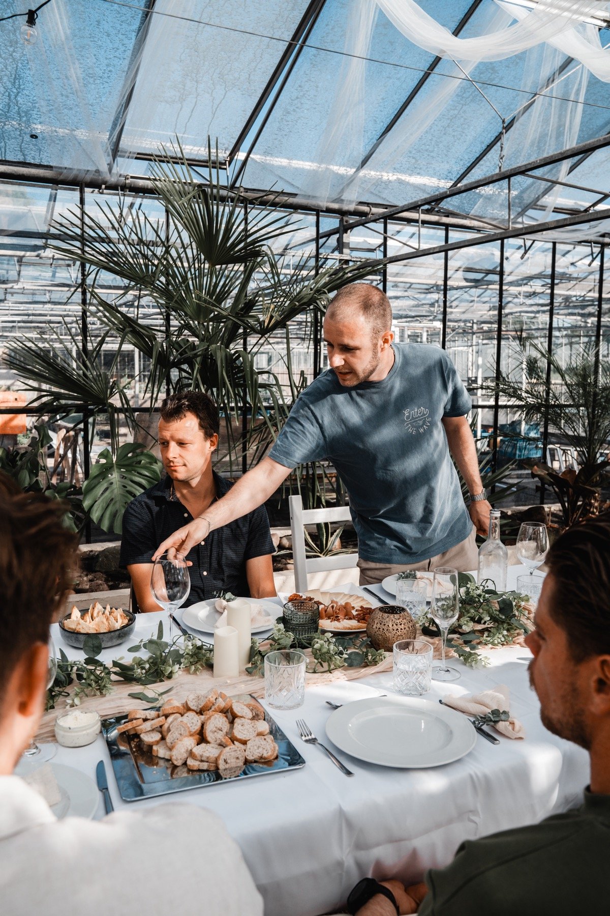 Het eten wordt aan tafel gedeeld